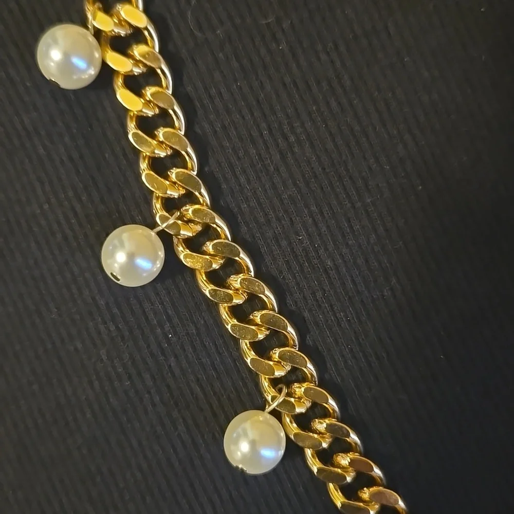 Ann Taylor Faux Pearls And Thick Gold Chain Necklace - Picture 3 of 8